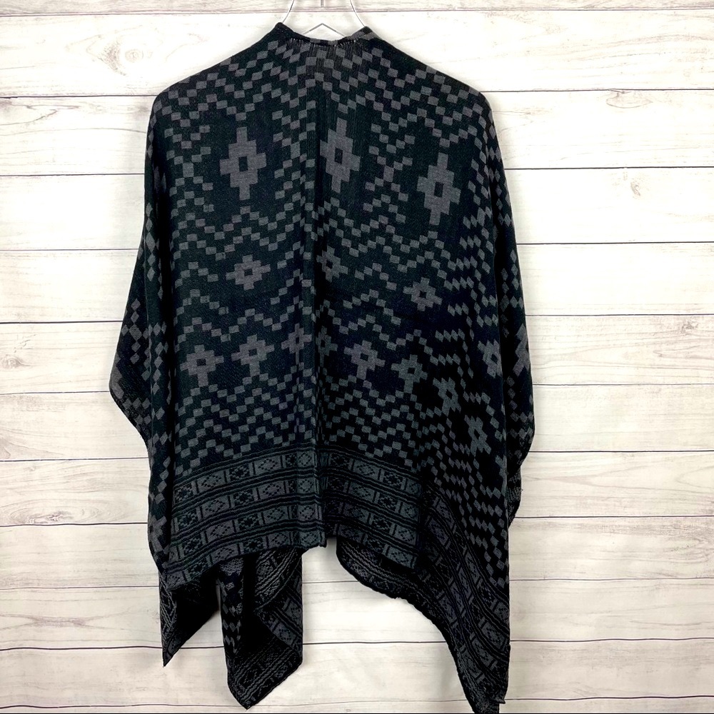 Gap Geo Print Shrug/Wrap OS - Picture 5 of 7